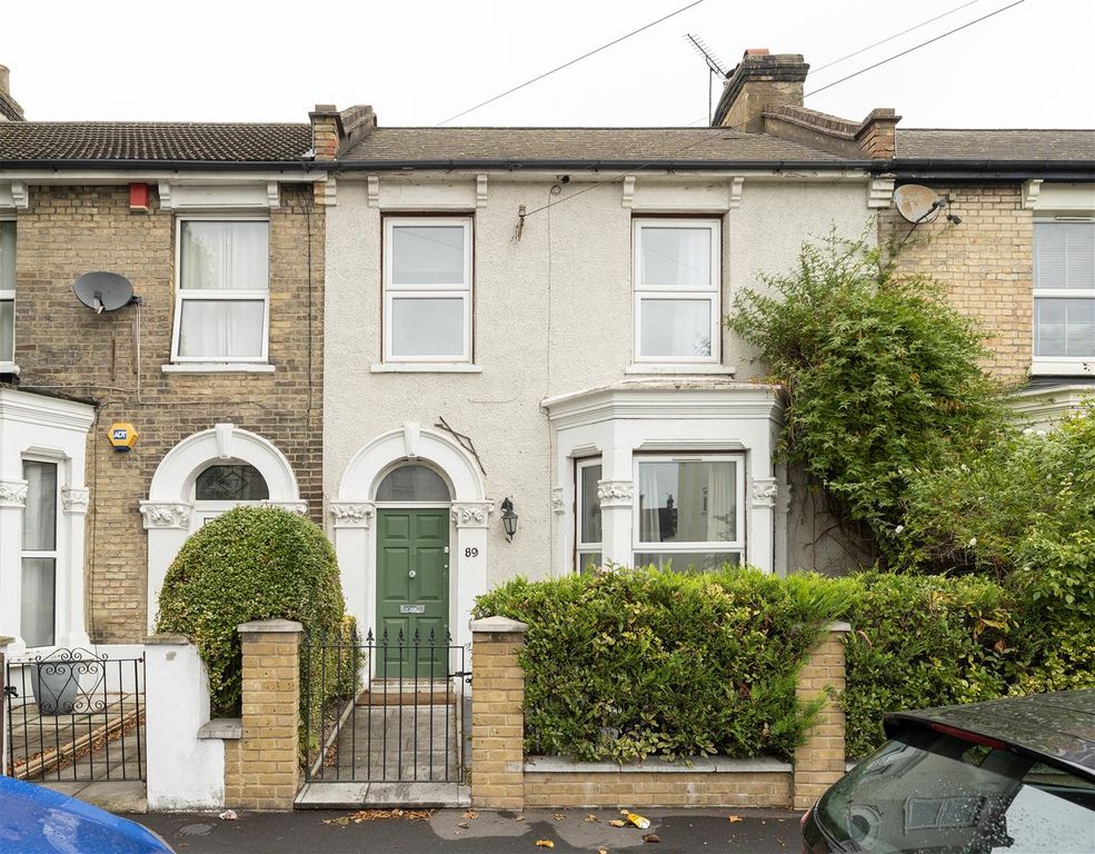 Property photo 1 of 26 Carlyle Road, E12