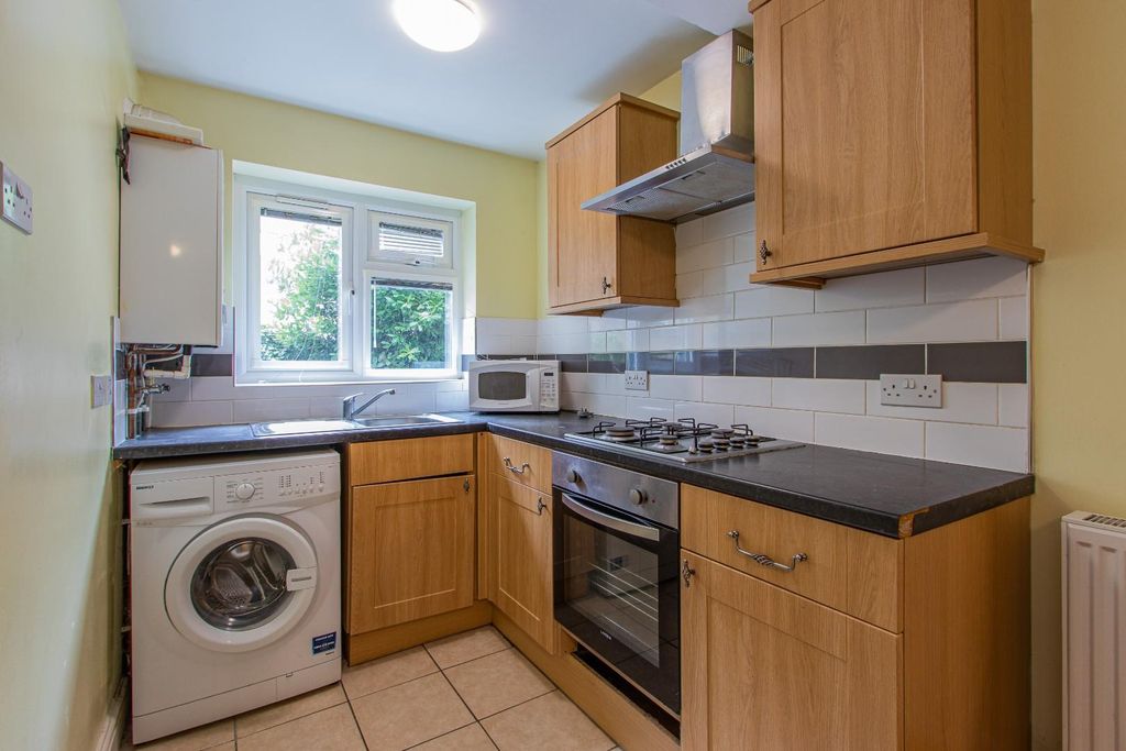 Property photo 1 of 8 Richmond Crescent 11, 2-4.Jpg