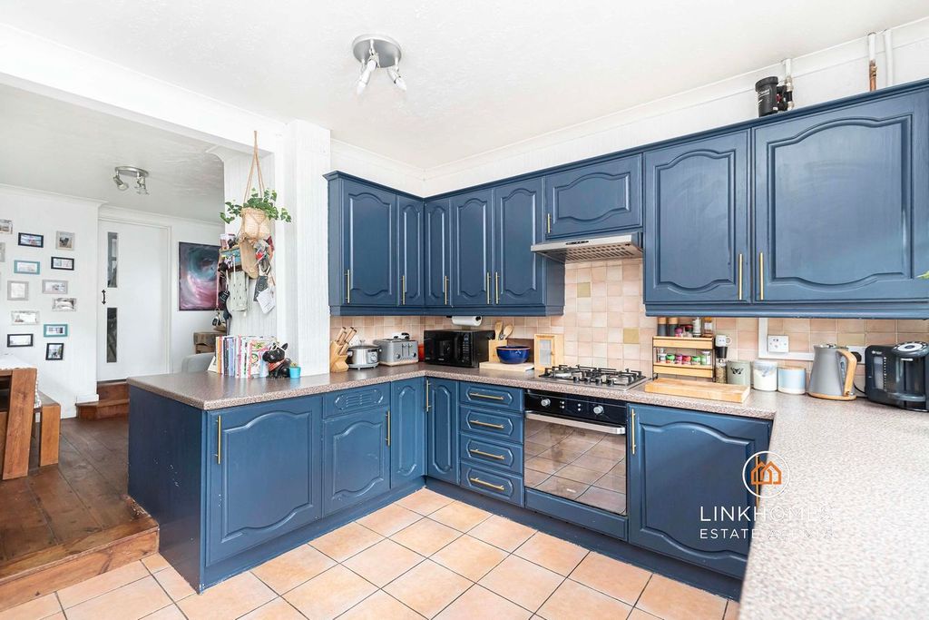 Property photo 2 of 29