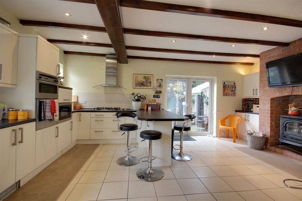 Property photo 1 of 15 Breakfast Kitchen