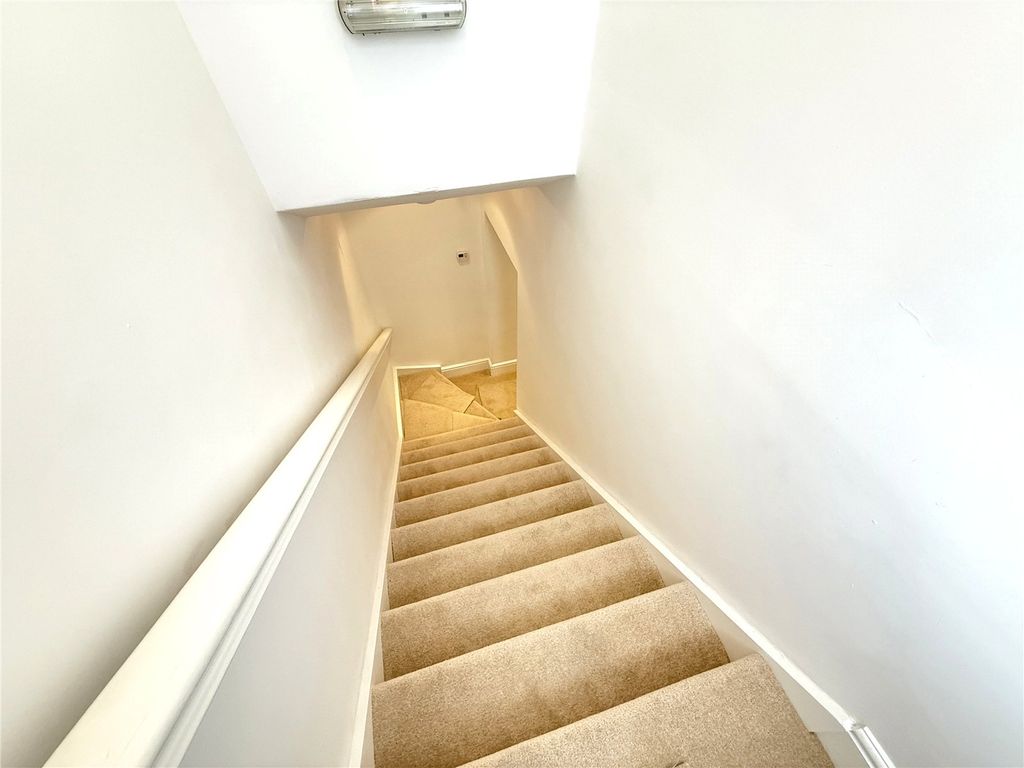 Property photo 2 of 16 Picture No. 18