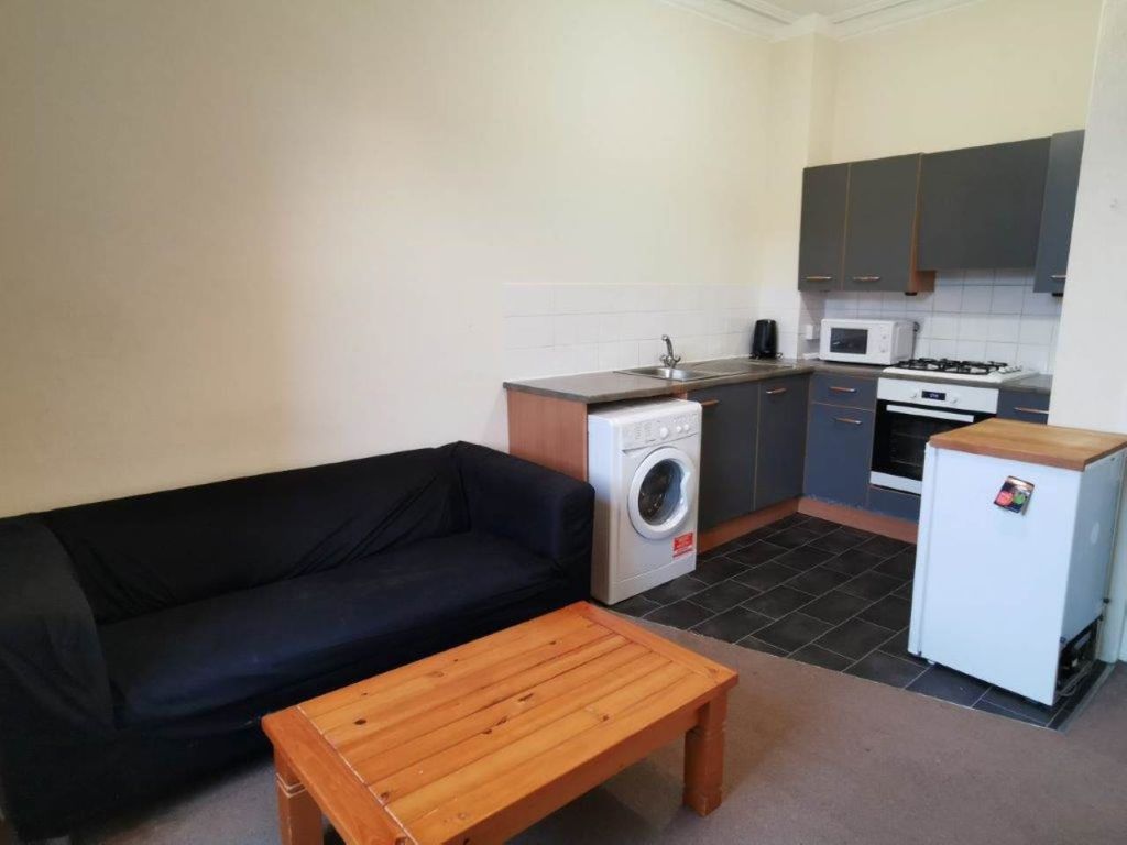 Property photo 1 of 8 Albert Street 23 2F3 (8)