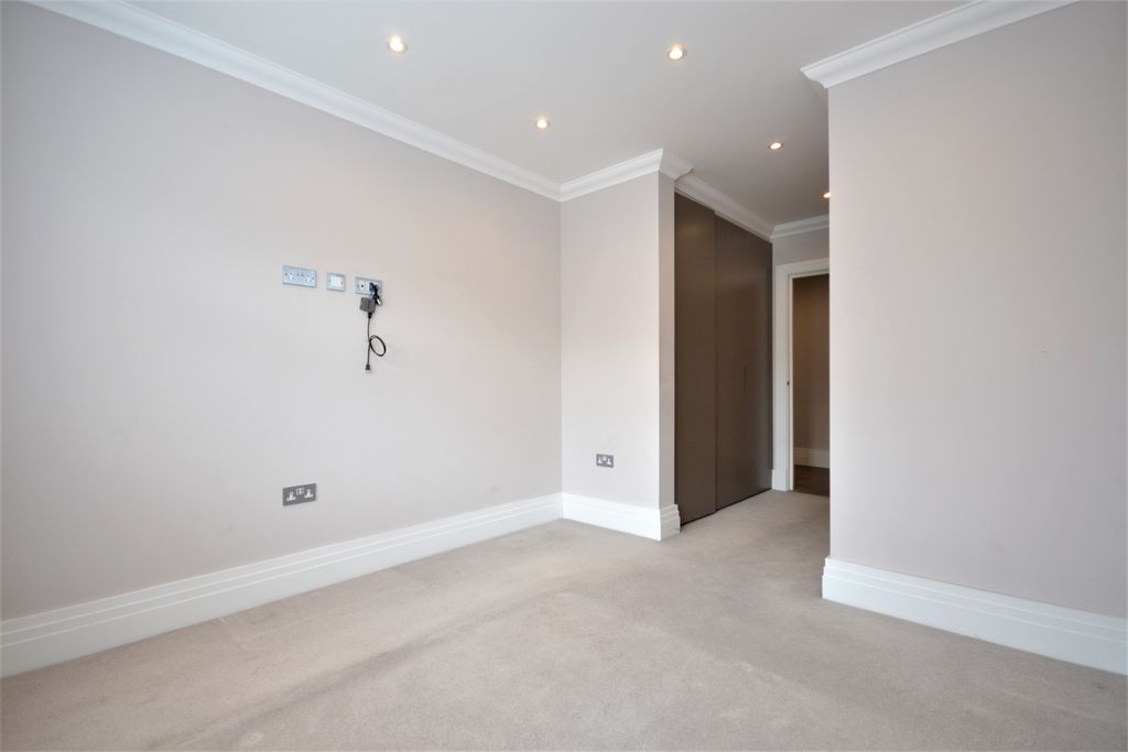 Property photo 3 of 8 Bedroom