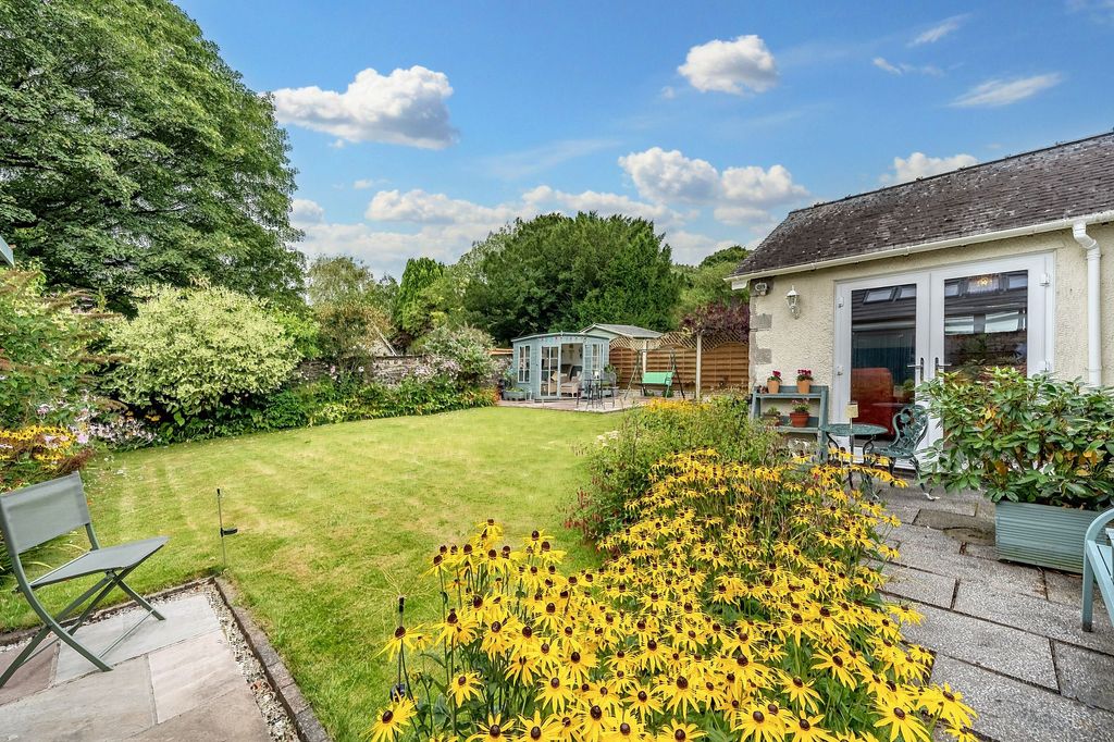 Property photo 2 of 28