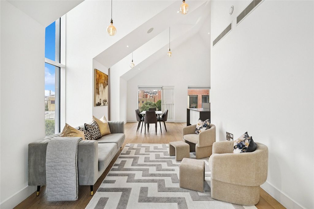 Property photo 1 of 21 Reception Room