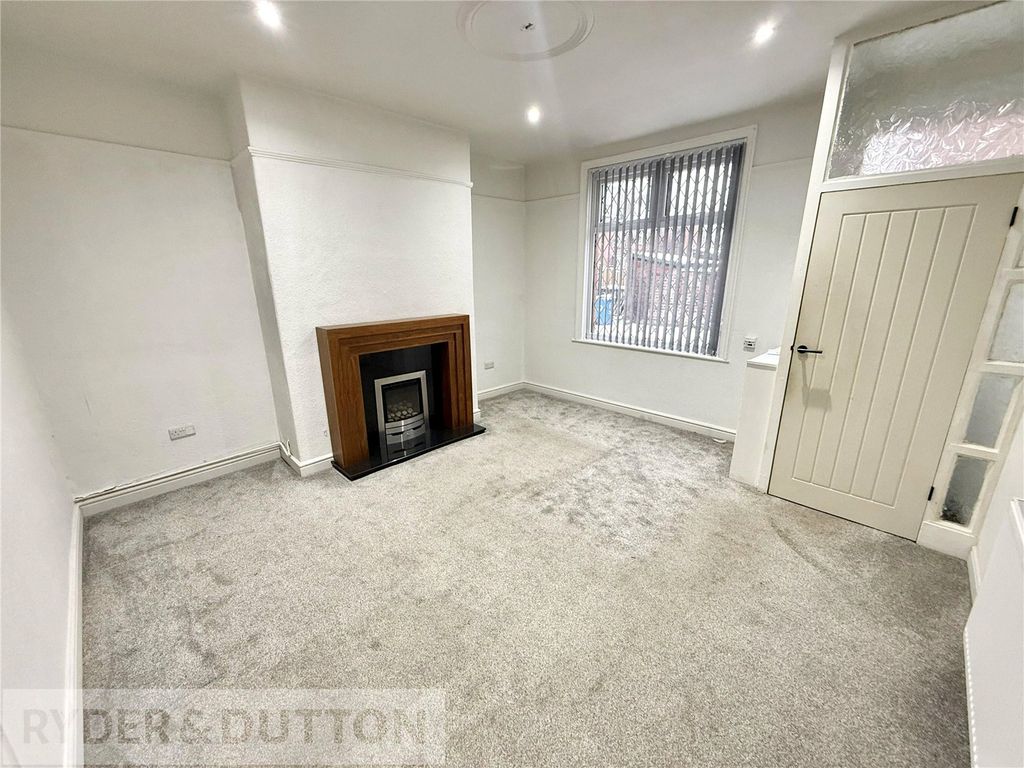 Property photo 2 of 19 Lounge