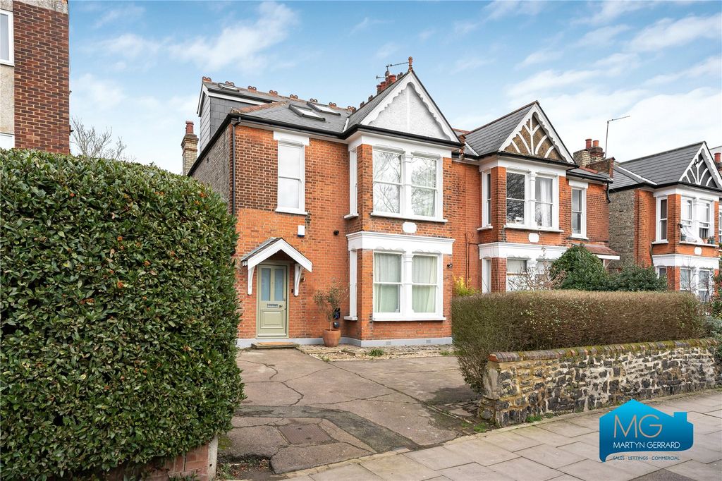 Property photo 2 of 32 Picture No. 11