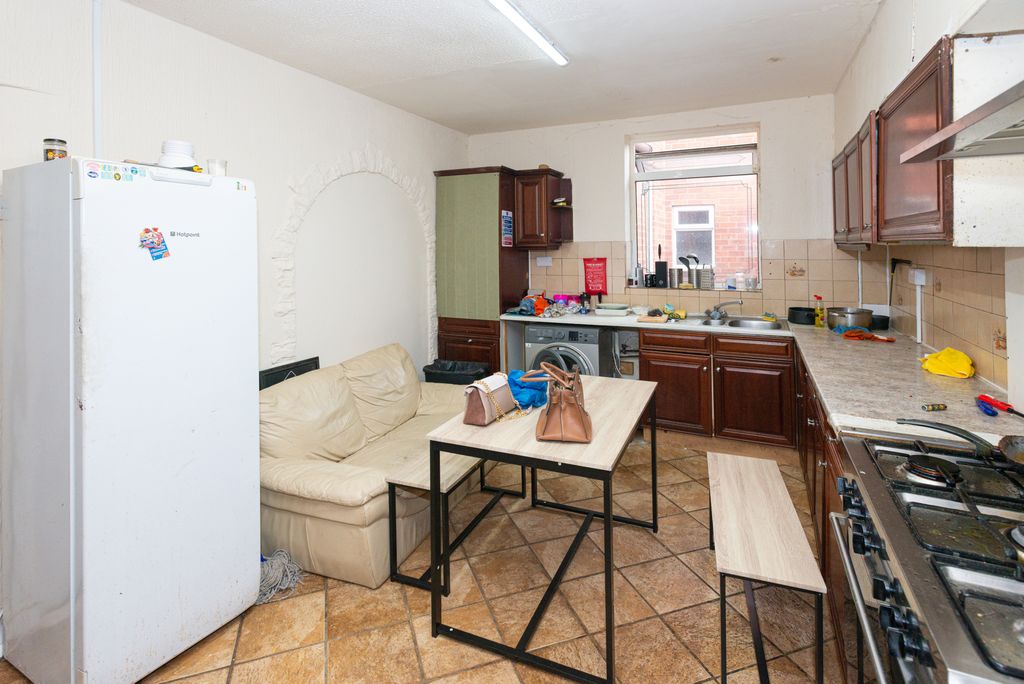 Property photo 2 of 19 Common Lounge