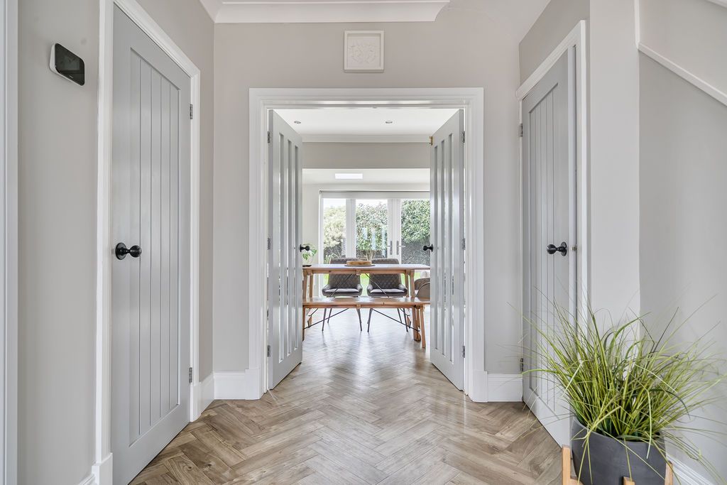 Property photo 2 of 25 Entrance Hall