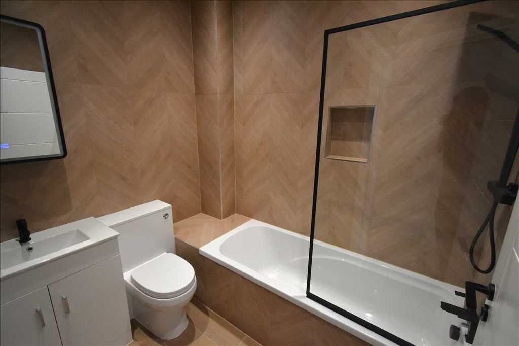 Property photo 3 of 7 Bathroom