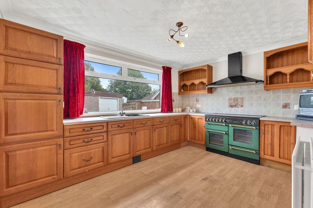 Property photo 3 of 27 Kitchen