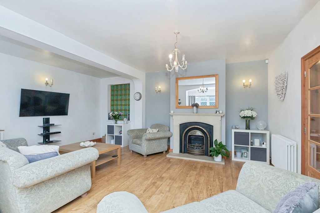 Property photo 3 of 29 Pbox-Img.Jpg