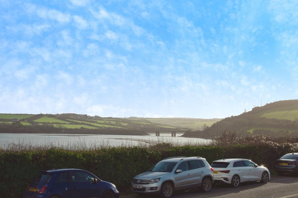 Property photo 2 of 26