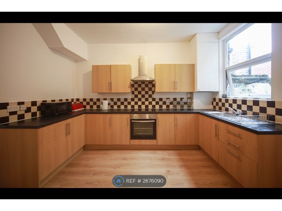 Property photo 1 of 17 Kitchen