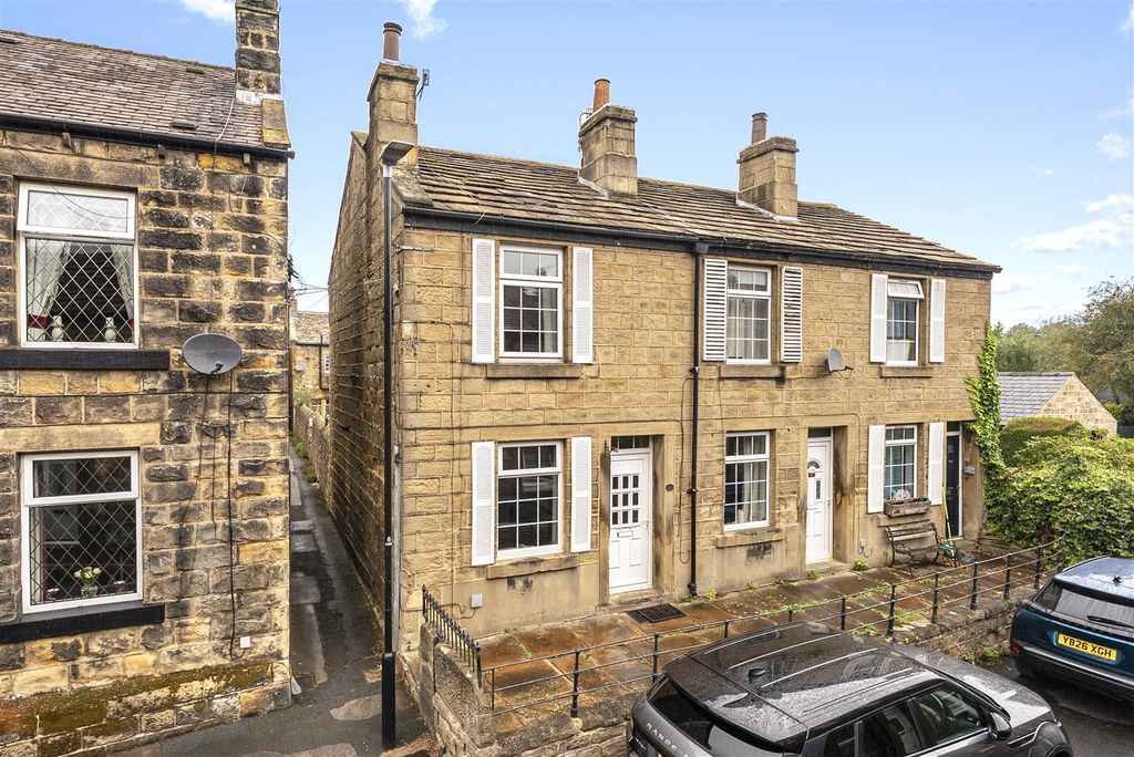 Property photo 1 of 15 Crow Lane