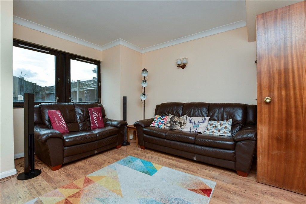 Property photo 2 of 10 Lounge