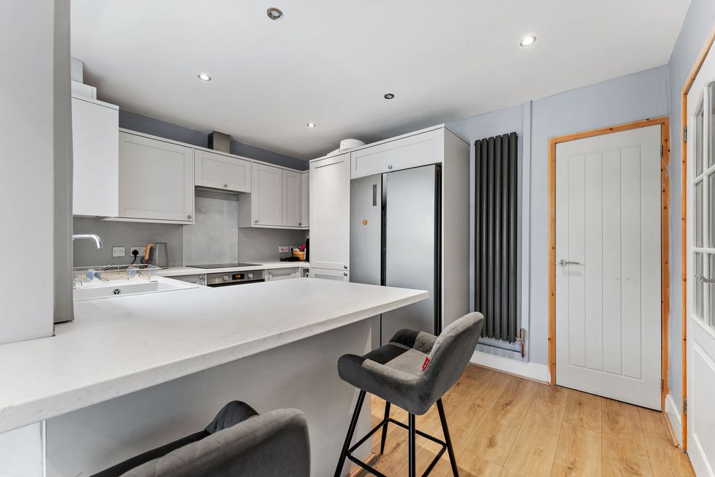 Property photo 3 of 25