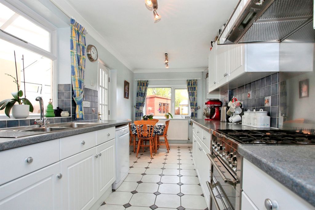 Property photo 3 of 18