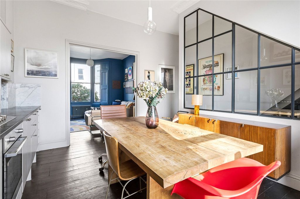 Property photo 2 of 14 Kitchen