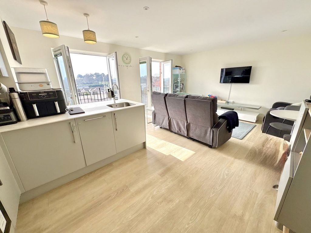 Property photo 2 of 22