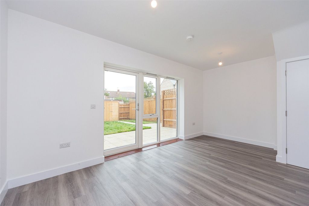 Property photo 3 of 7 Picture No. 27