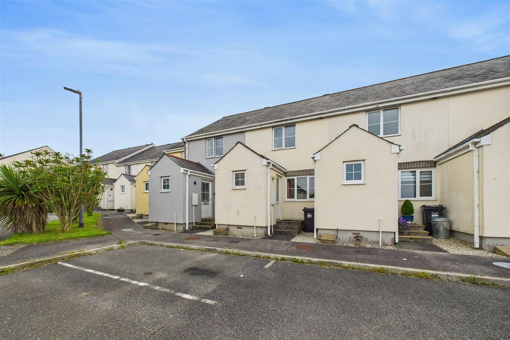 Property photo 1 of 18 Grovewood Court