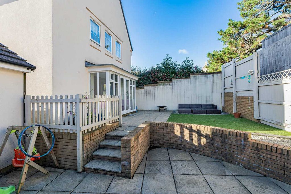 Property photo 3 of 27