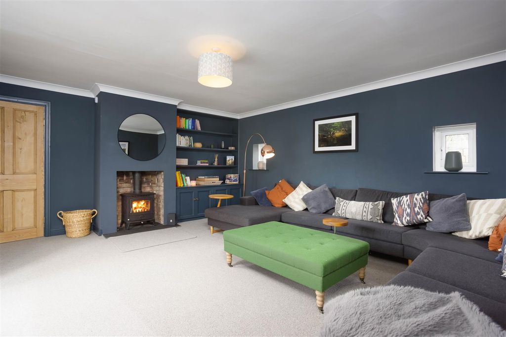 Property photo 3 of 23 00010.Jpg