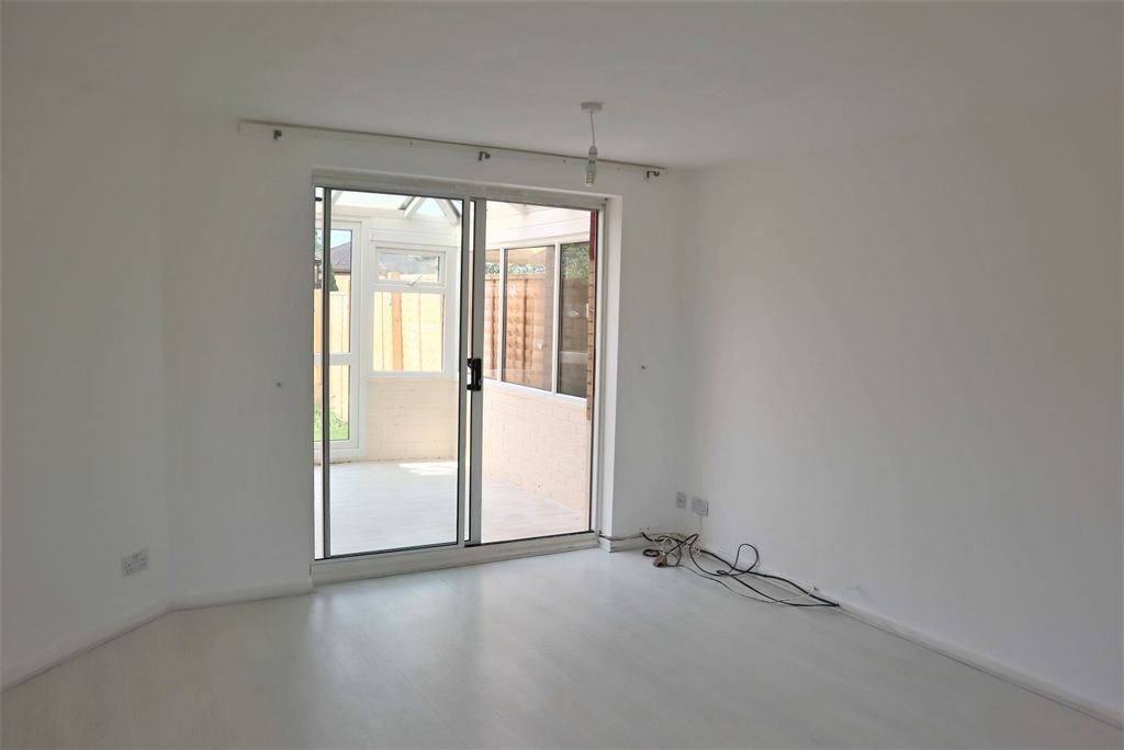 Property photo 3 of 14 Living Room