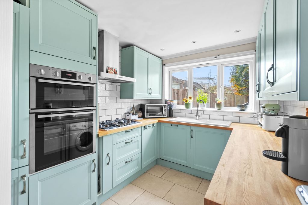 Property photo 2 of 13