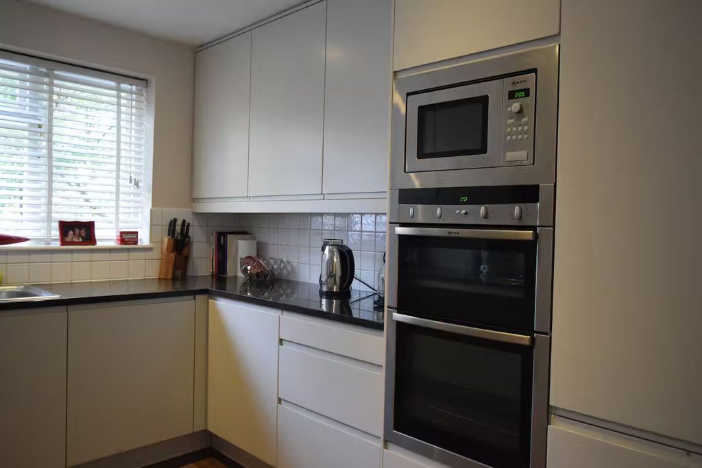 Property photo 2 of 21