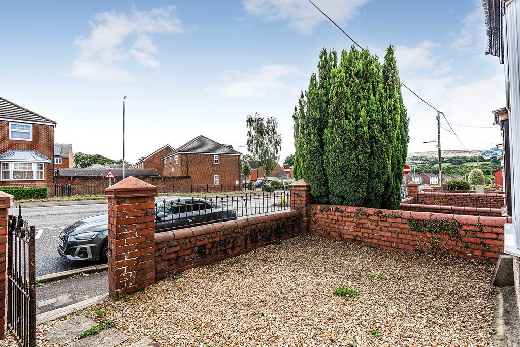 Property photo 2 of 21