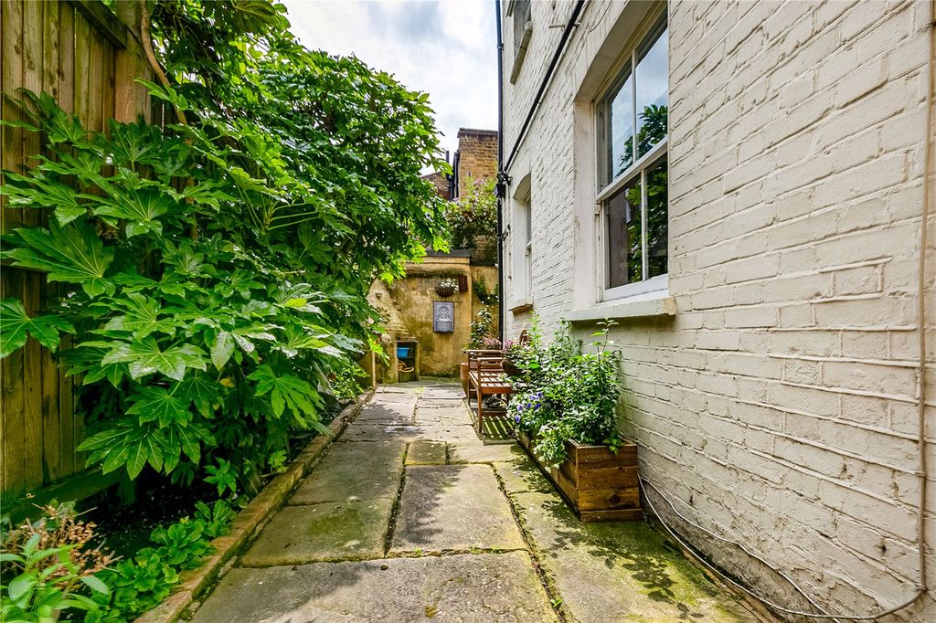 Property photo 2 of 7