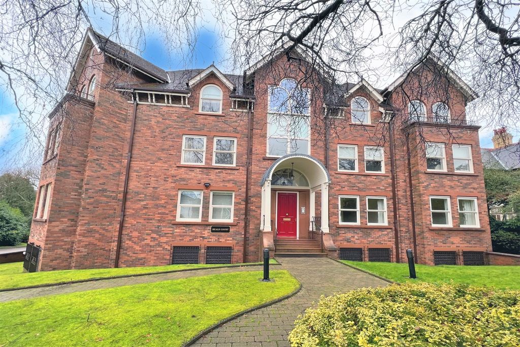 2 bed flat for sale Wilmslow