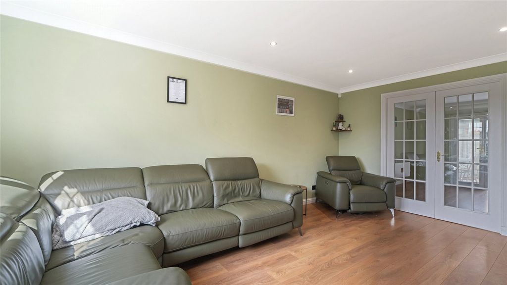 Property photo 3 of 21 Picture No. 32