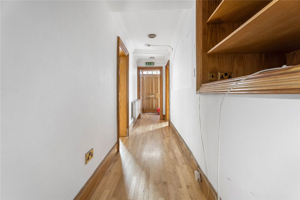 Property photo 3 of 19 East Norton Place