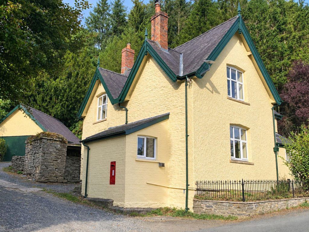 Property photo 1 of 11