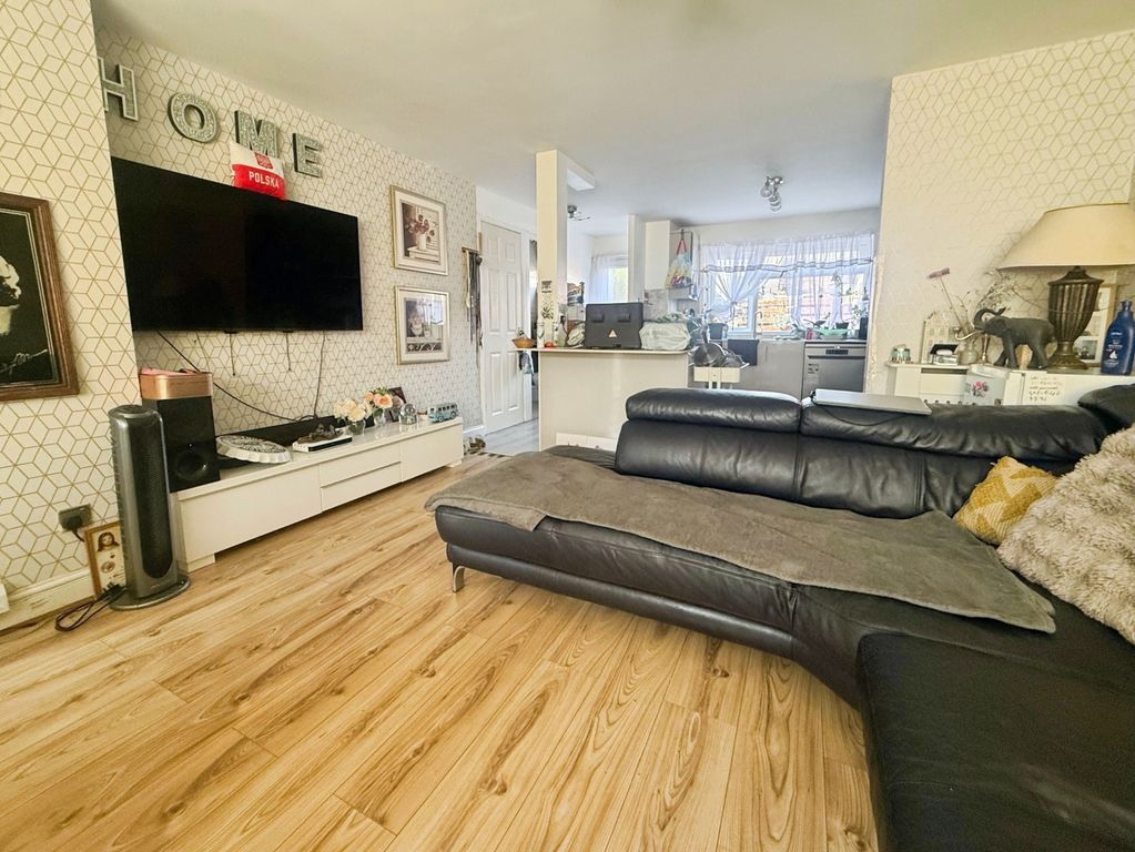 Property photo 2 of 11 Pbox-Img.Jpg