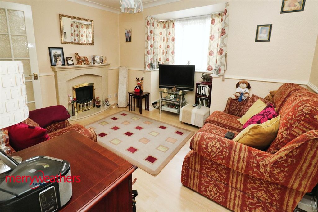 Property photo 2 of 8 Lounge