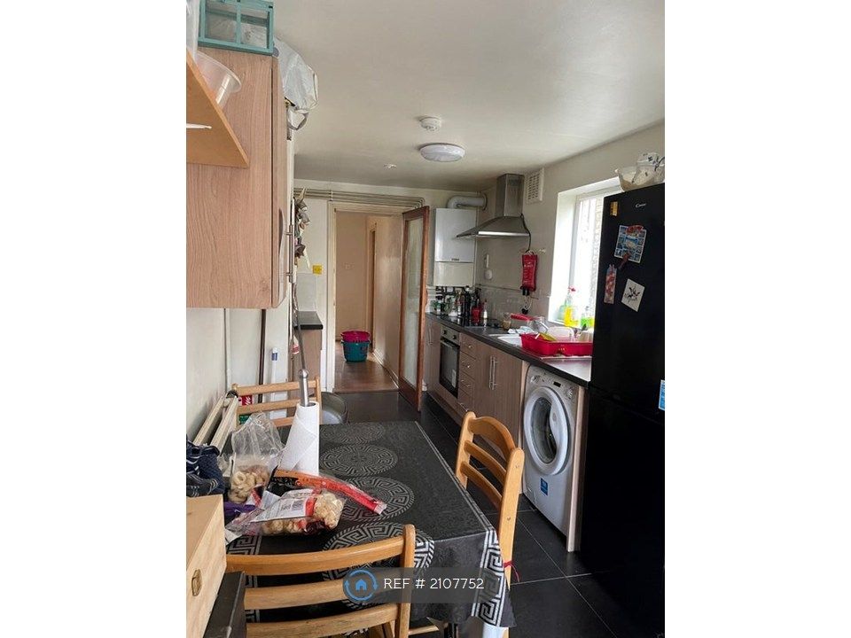 Property photo 1 of 7 Kitchen