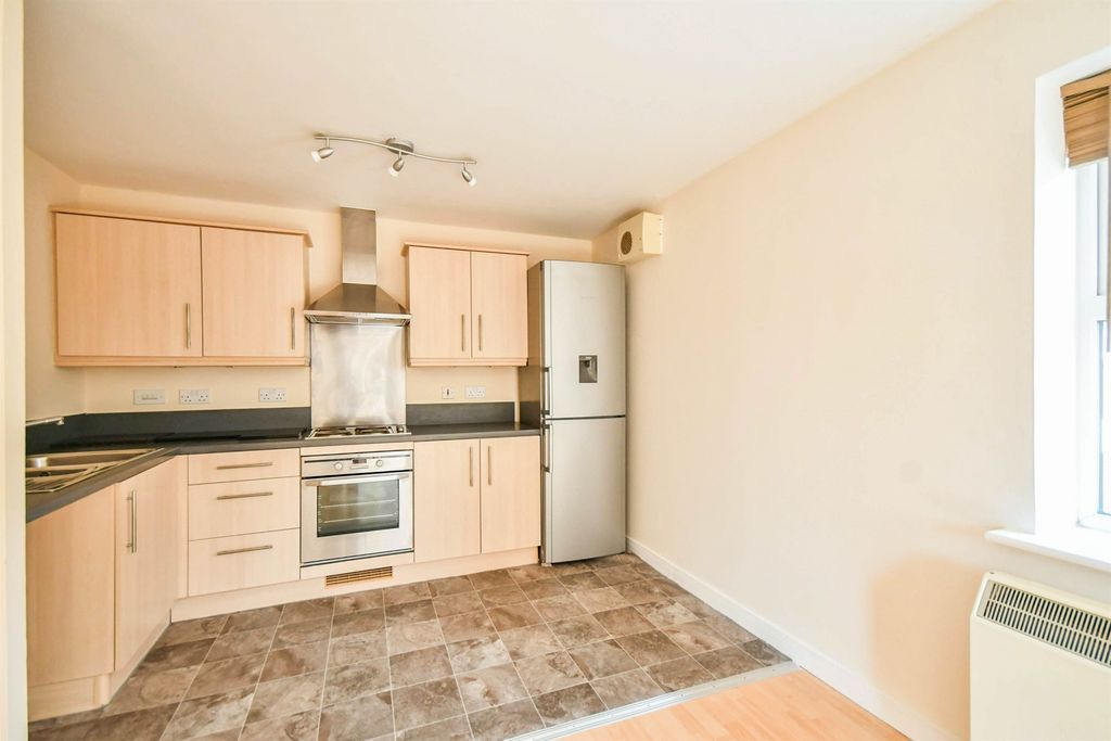 Property photo 2 of 7 Kitchen