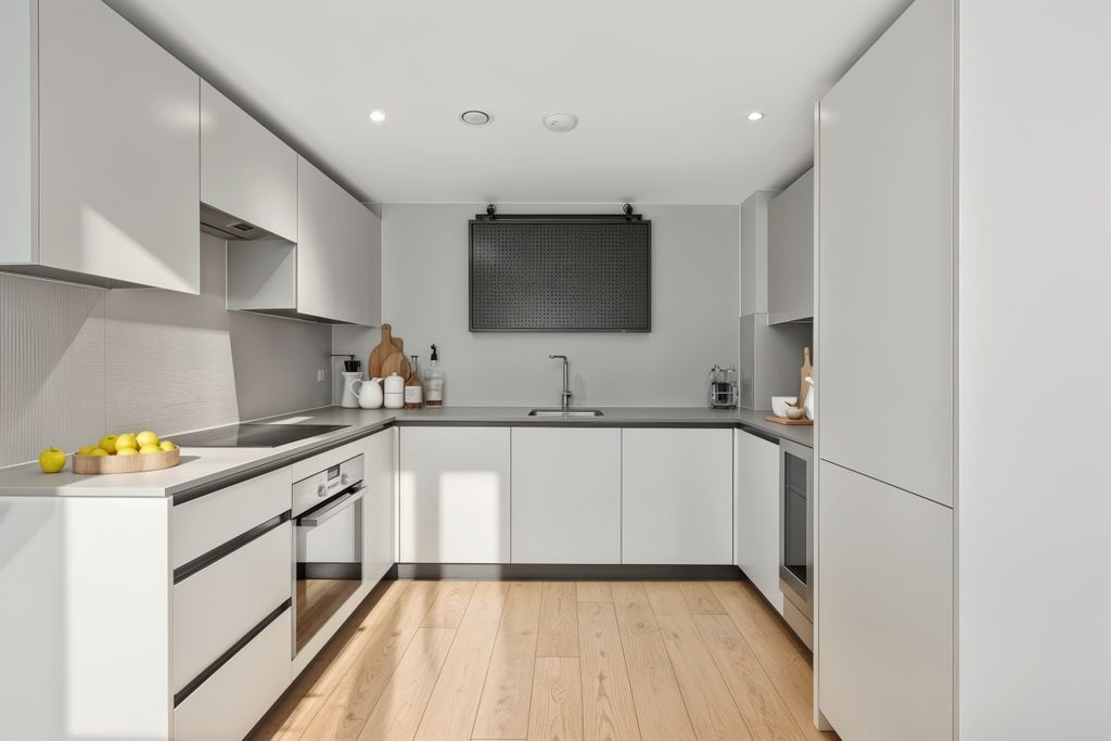 Property photo 3 of 8 Property_2156_094...