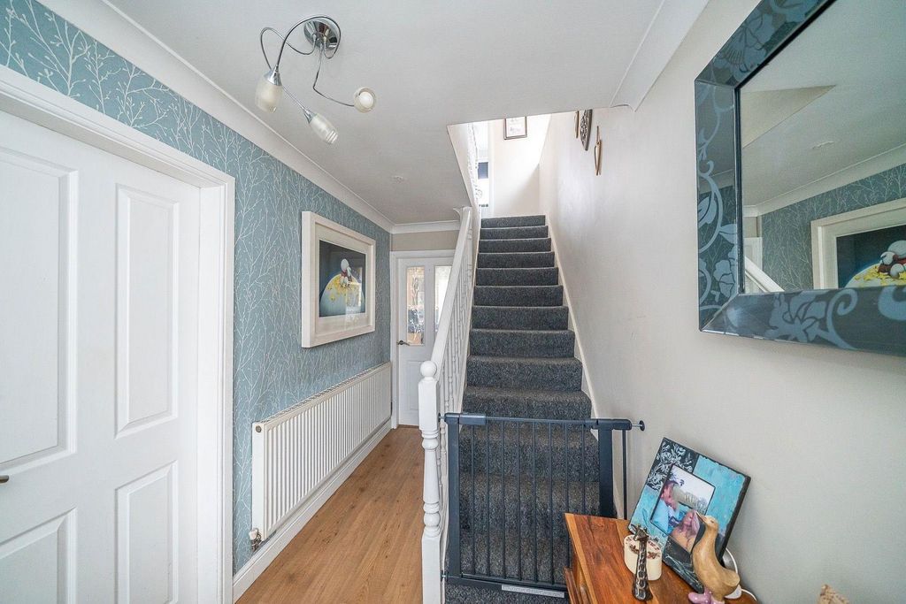 Property photo 2 of 30