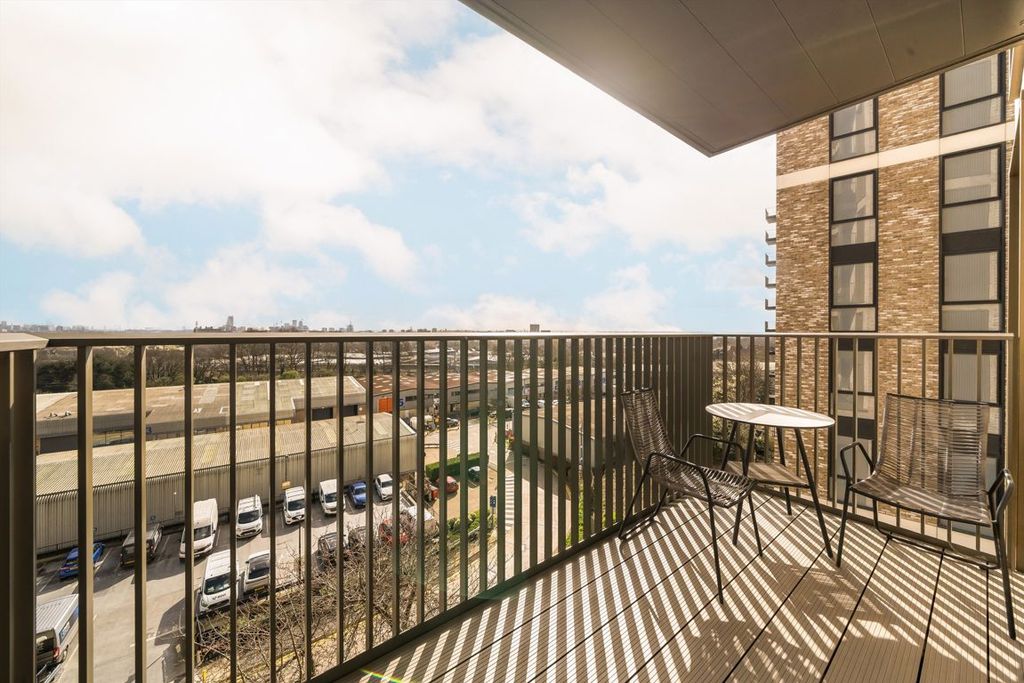 Property photo 2 of 18