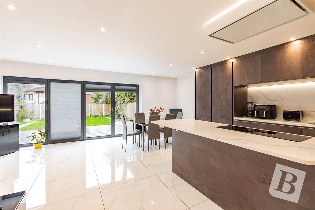 Property photo 2 of 20 Kitchen/Diner/Family