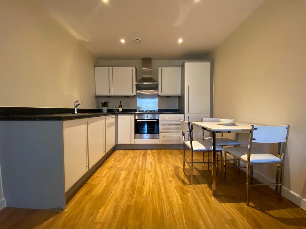 Property photo 2 of 9 Kitchen