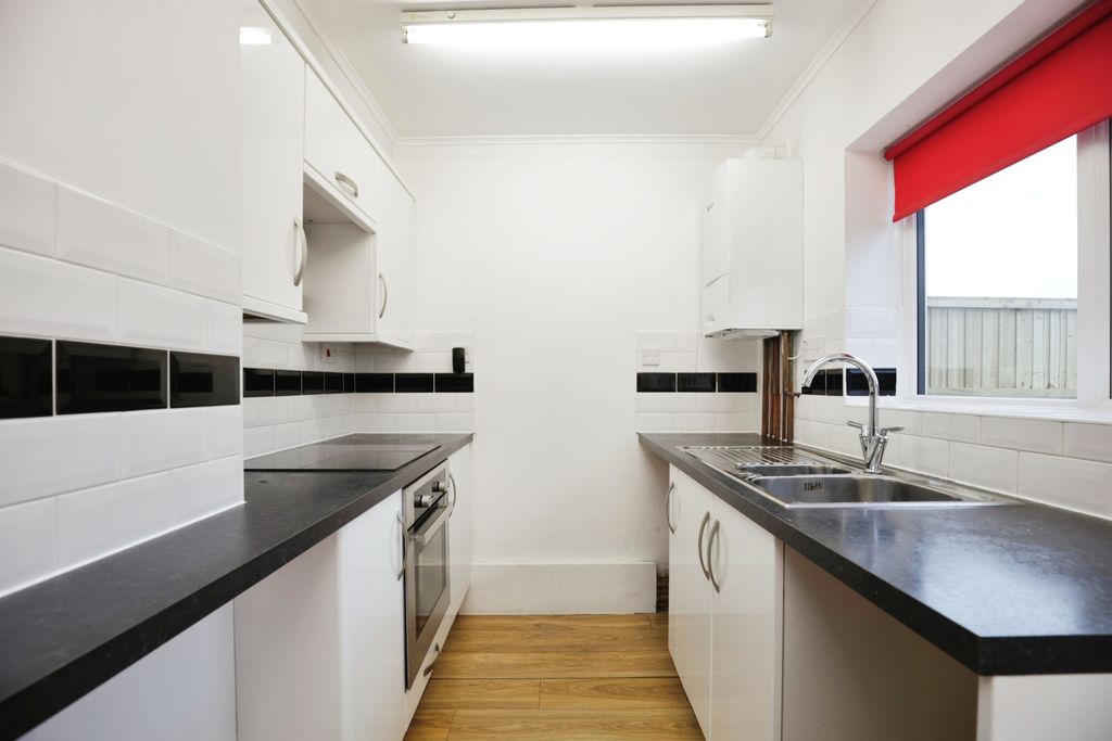 Property photo 3 of 12 Kitchen