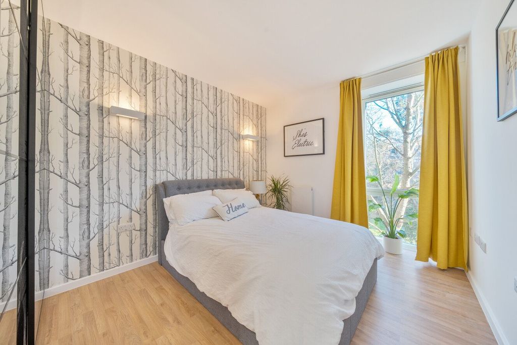 Property photo 2 of 24 Picture No. 17