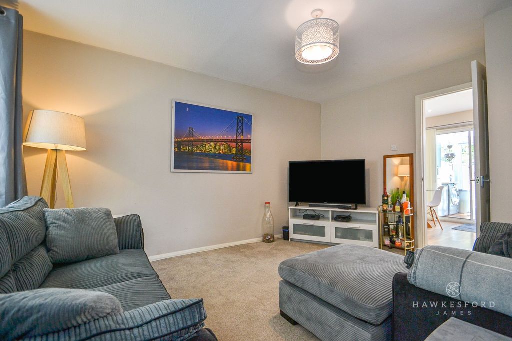 Property photo 2 of 14 Harris Gardens, Sittingbourne - Lounge