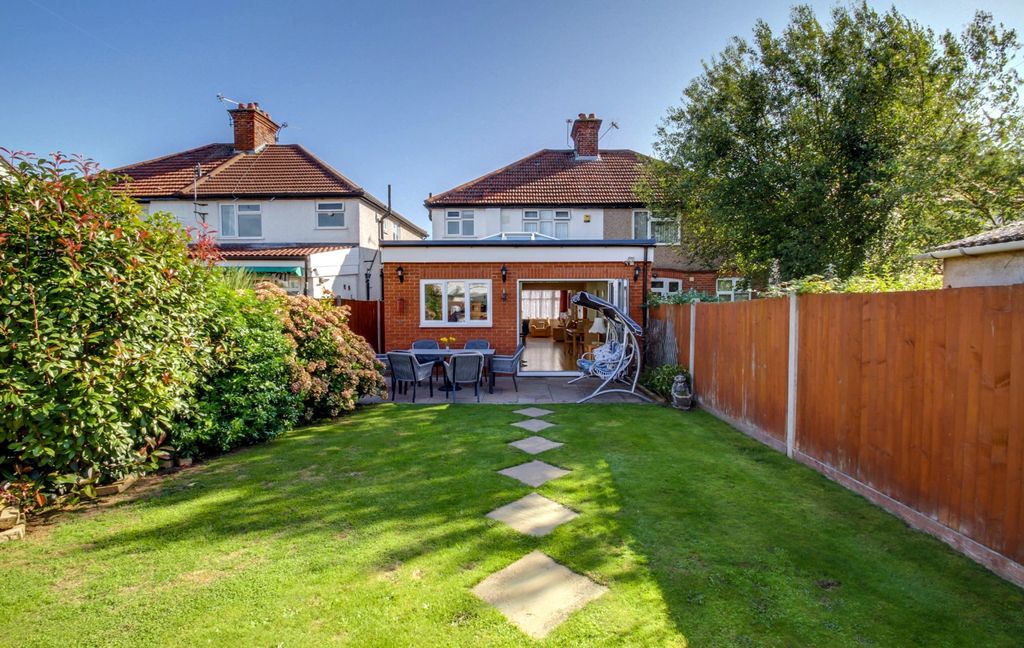 Property photo 2 of 19 4370345